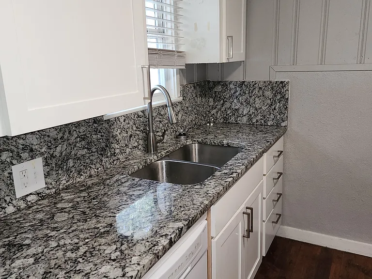 2300 W Lowden St — Photo 14
