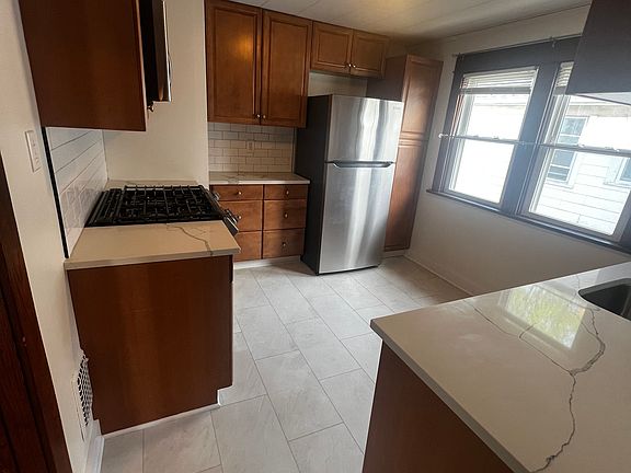 4th image of 74 Ridgewood Rd