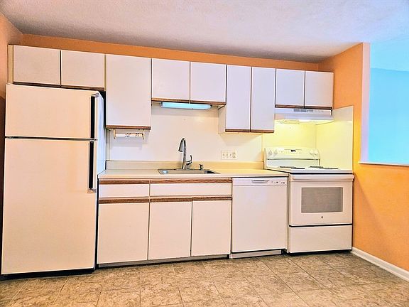 3rd image of 145 Essex Ave APT 322