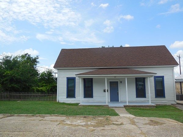 1st image of 211 N 8th St