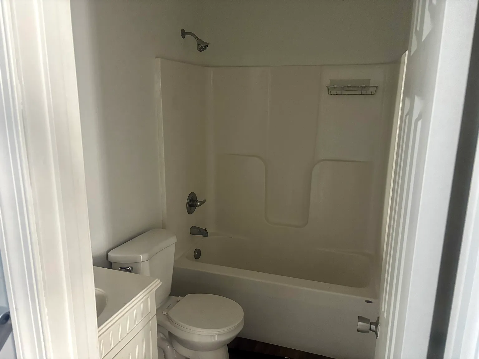 3 bed, 1100 sqft, $1,600 — Photo 2