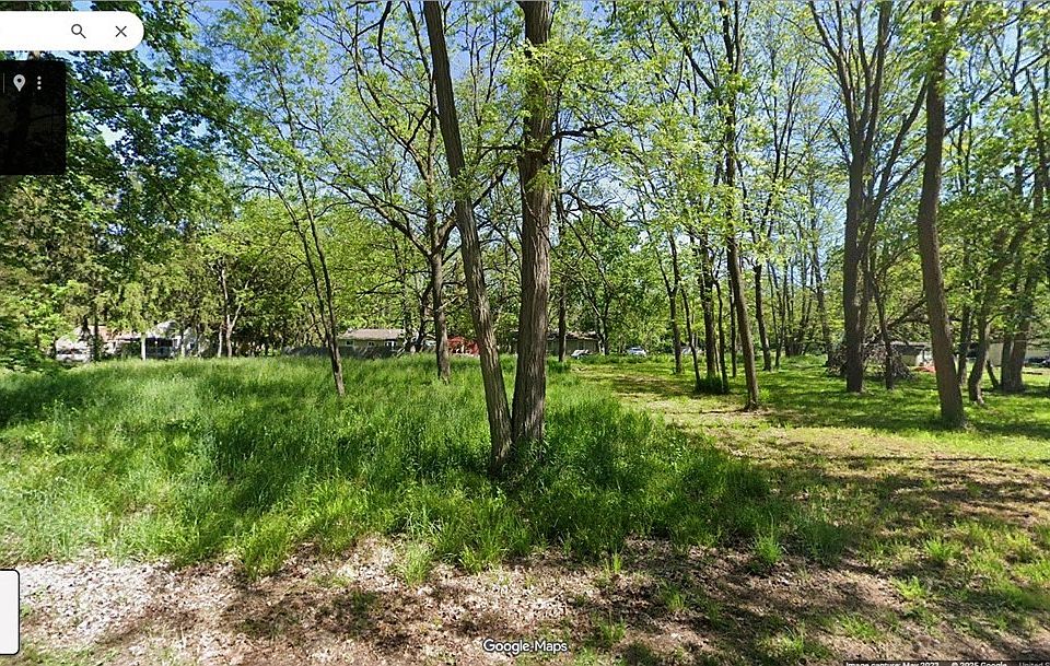 2nd image of 35931 Woodland Dr