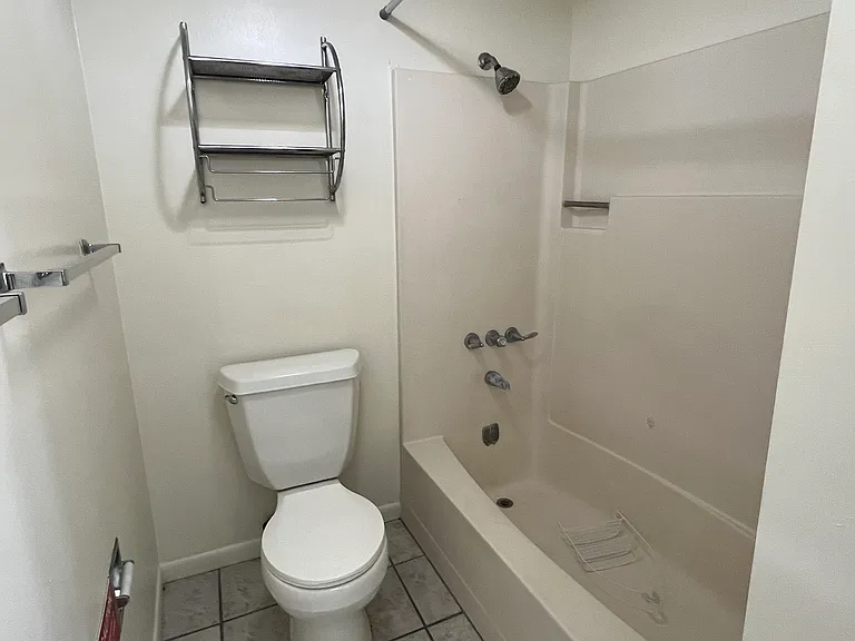314 S Poplar St #21 — Photo 5