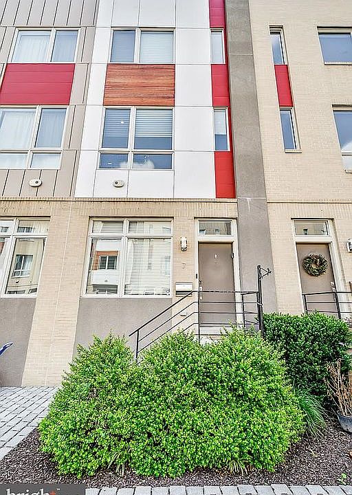 2nd image of 740 S Columbus Blvd Unit 7