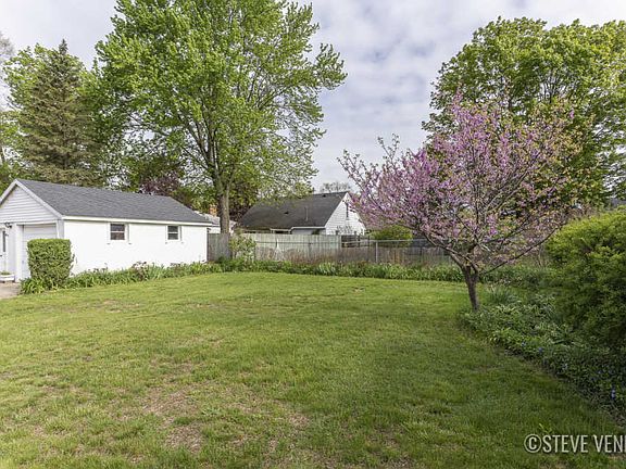 3rd image of 107 Majestic St SE