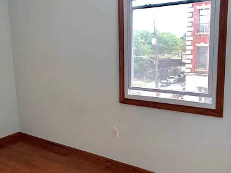 916 Green St #3RDFL — Photo 13