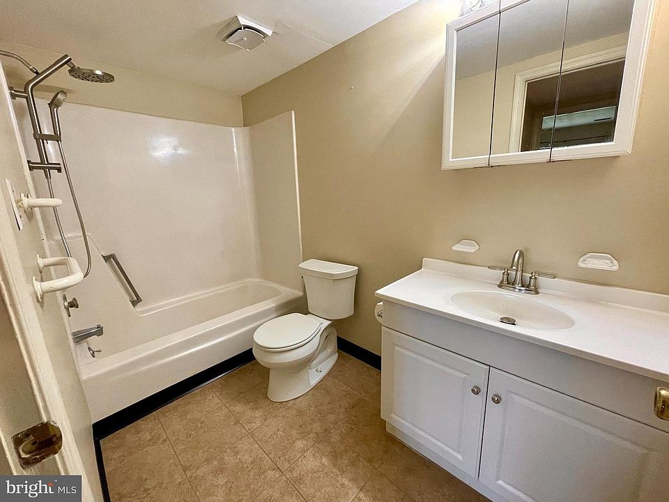 10th image of 2109 Cedar Run Dr APT 208