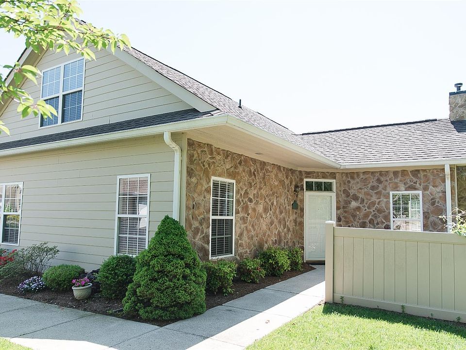 1st image of 190 Salisbury Cir