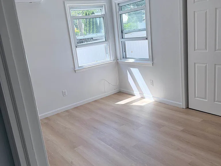 15 Thomas Pl #1 — Photo 10