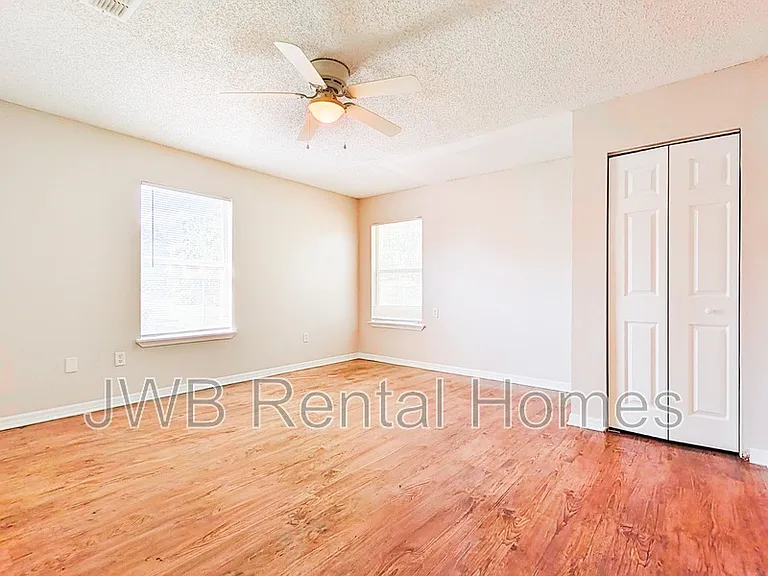 1318 Harrison St — Photo 8