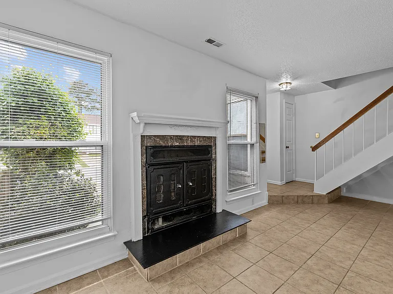 405 Falling Ln #1 — Photo 22