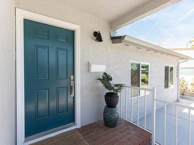 380 Christina Way — Photo 4