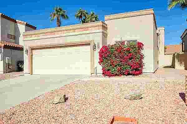1st image of 4015 E Hiddenview Dr