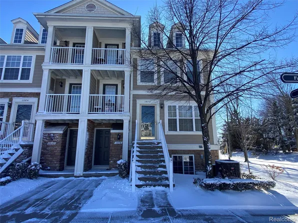 1072 Faulkner, Troy, MI 48083