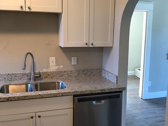 3rd image of 2337 S Windsor St