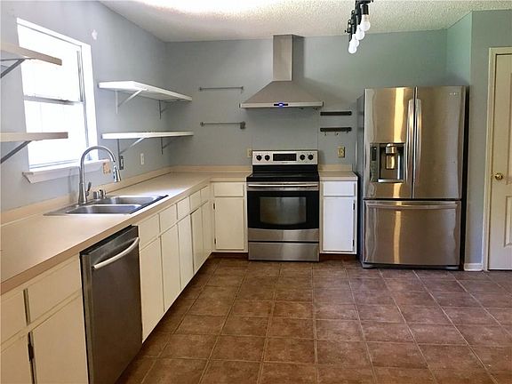 5th image of 3384 W Vassar St
