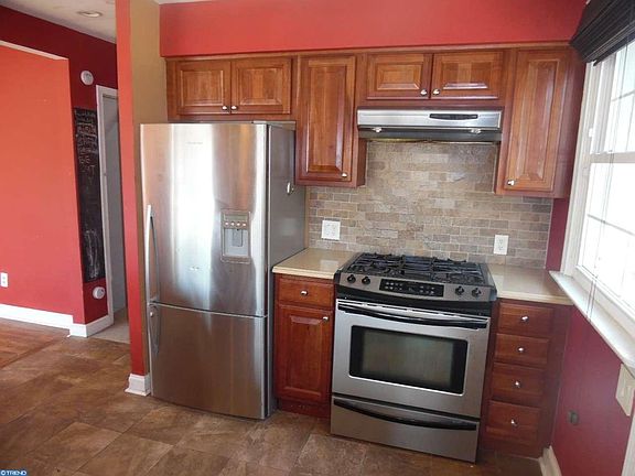 3rd image of 1129 Old Ln