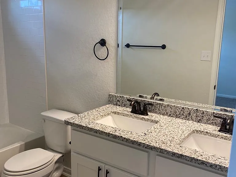 10313 Lynwood Vlg #101 — Photo 3
