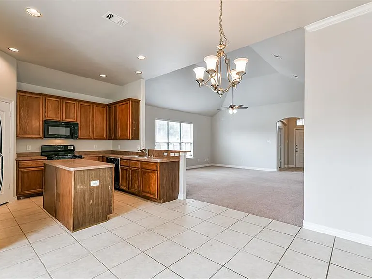5802 Horse Prairie Dr — Photo 14