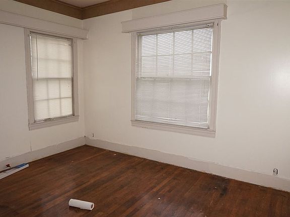 4th image of 1370 Elgie St