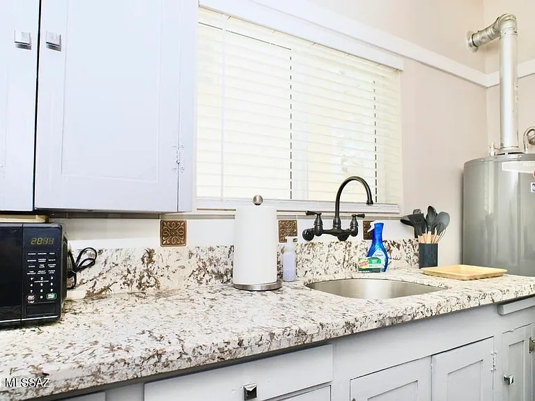 12 E University Blvd #12 — Photo 10