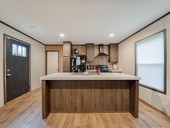 5th image of 509 Trump Ln