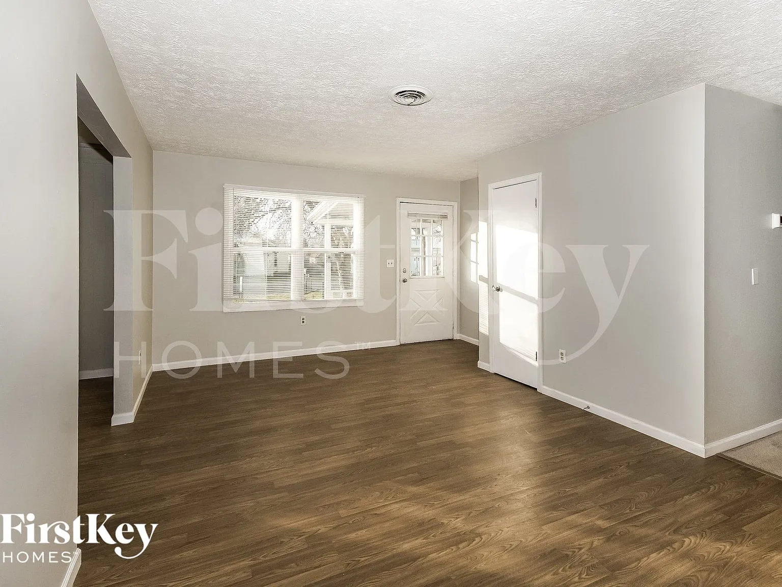 3 bed, 2.0 bath, 1372 sqft, $1,760 — Photo 3