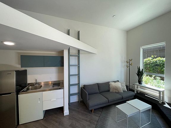 2nd image of 4405 W Point Loma Blvd #2060