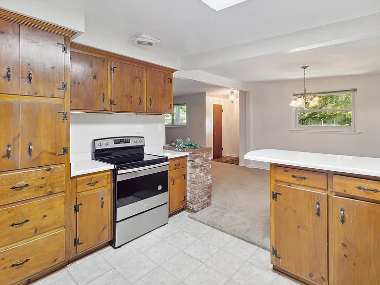 203 Tanglewood Rd — Photo 14