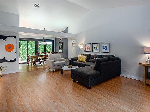 3rd image of 16 Thetford Dr