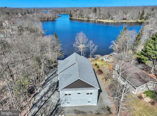 283 Owassa Dr, Pocono Lake, PA