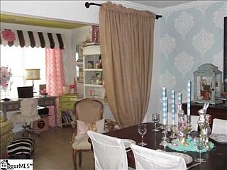 4th image of 204 Chadwyck Ct