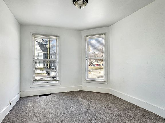 5th image of 750 Lake Dr SE #1