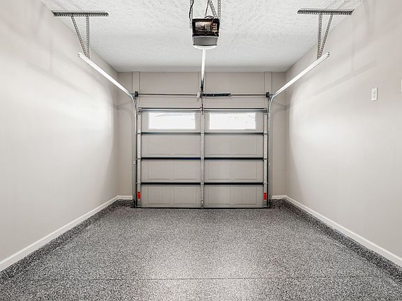 4th image of 25 Hardwood Rd