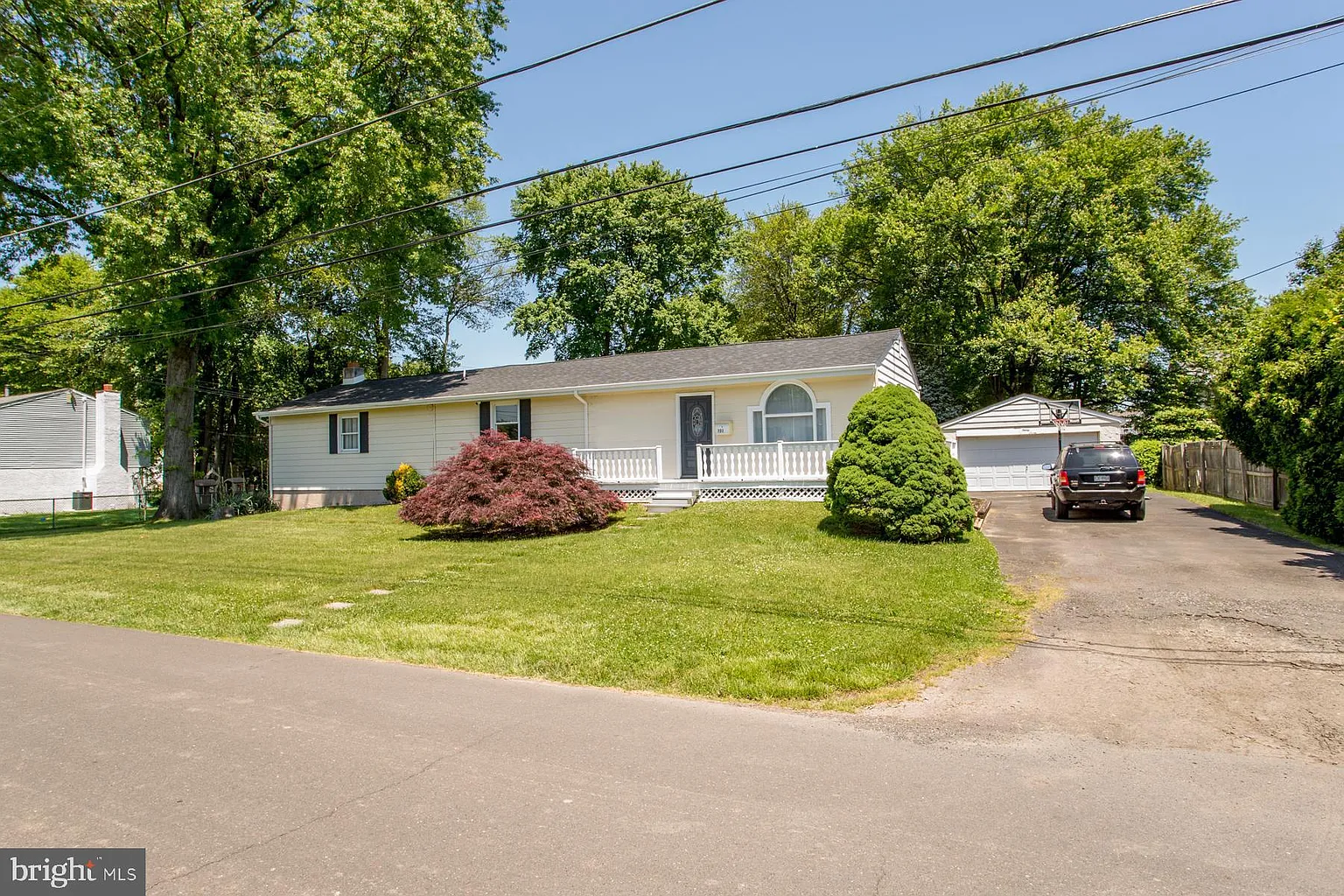 727 Linden Ave photo 1