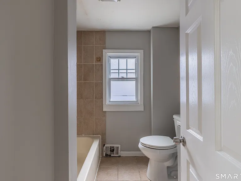 166 Earl Ave — Photo 8