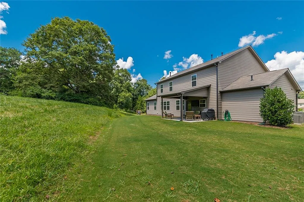5 bed, 3331 sqft, $3,100 — Photo 4