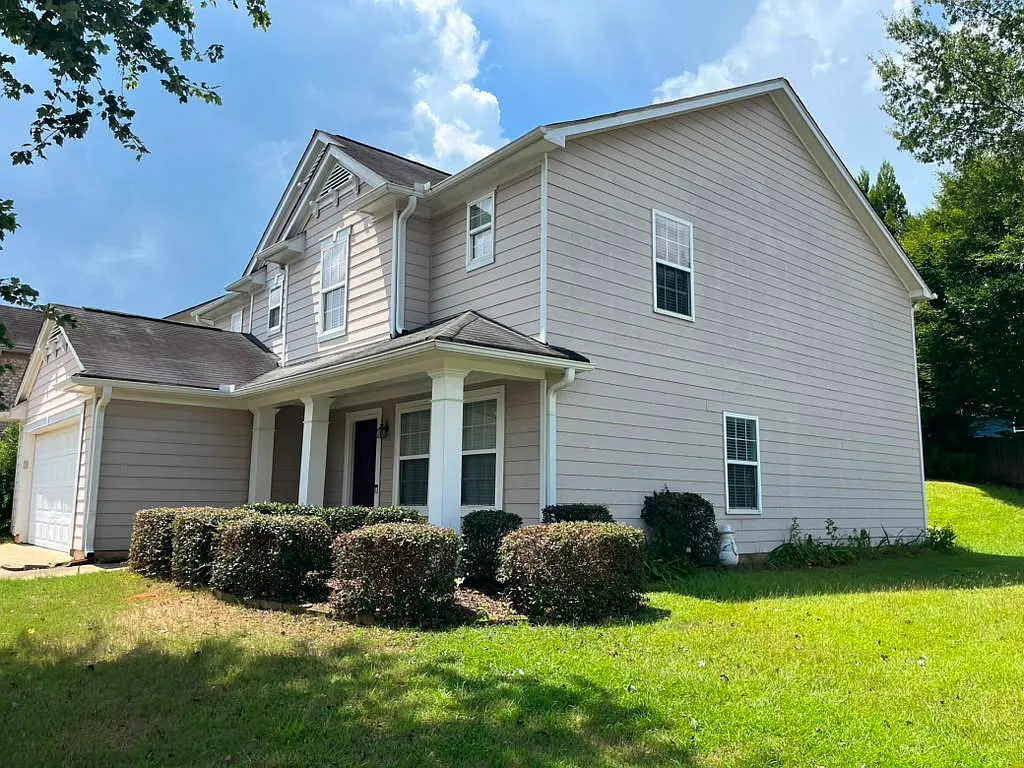 3 bed, 2.5 bath, 2632 sqft, $2,500 — Photo 2