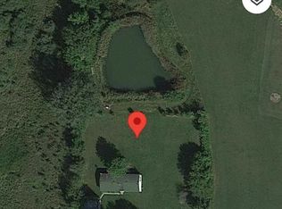 8627 Valley Rd, Benton, IL 62812