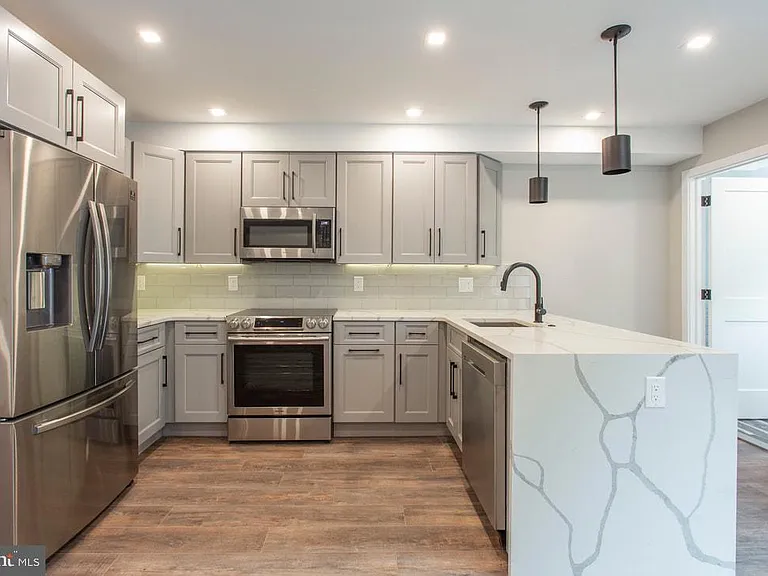 1619 Bainbridge St #3 — Photo 4