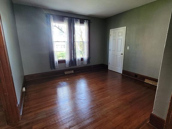 3rd image of 1020 16th St SE