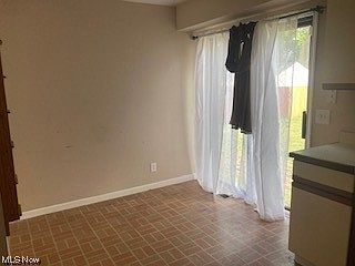4th image of 25351 Farringdon Ave