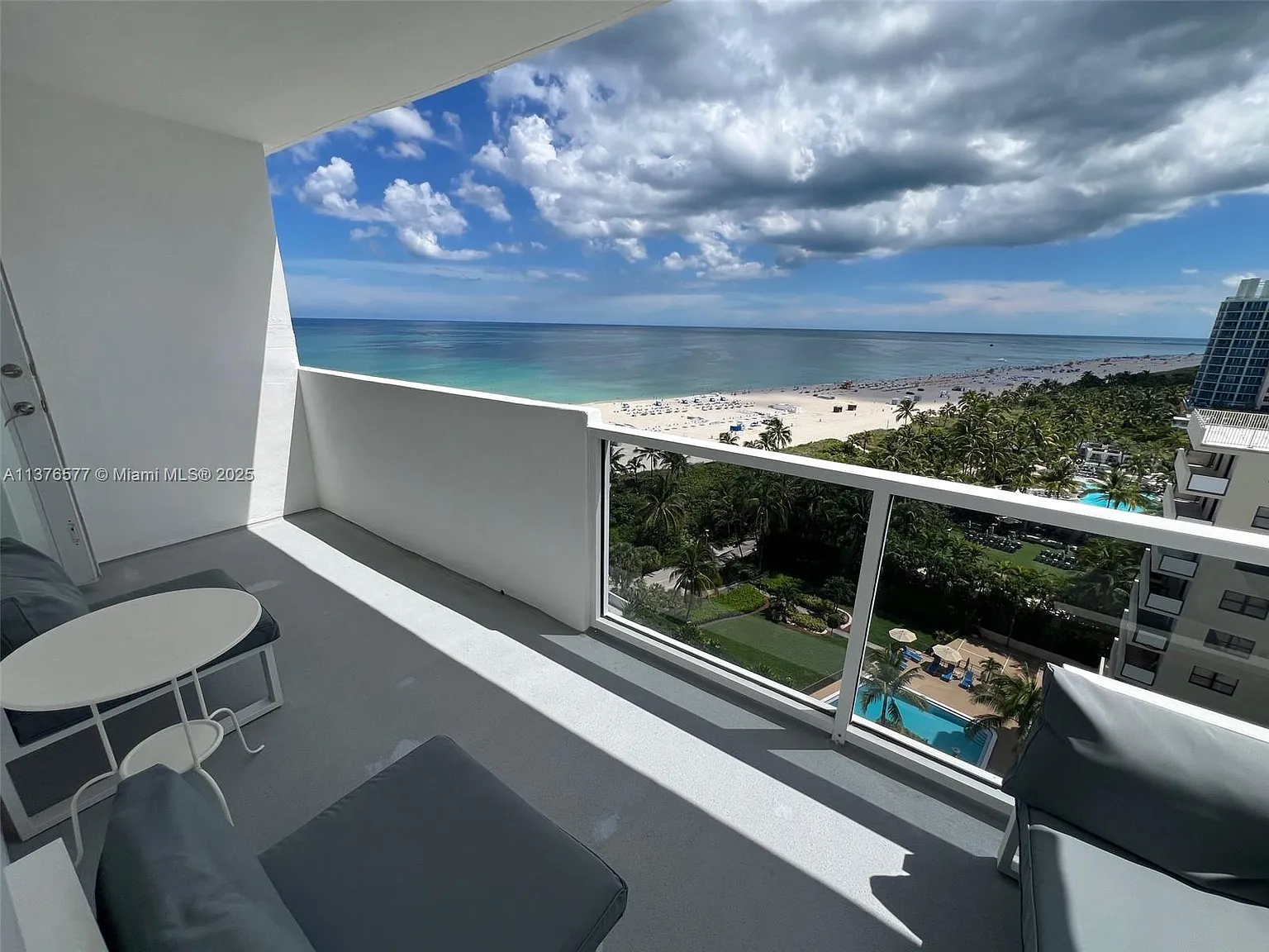 The Decoplage Condo — Photo 3