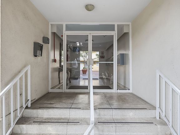 3rd image of 124 N Clark Dr APT 107