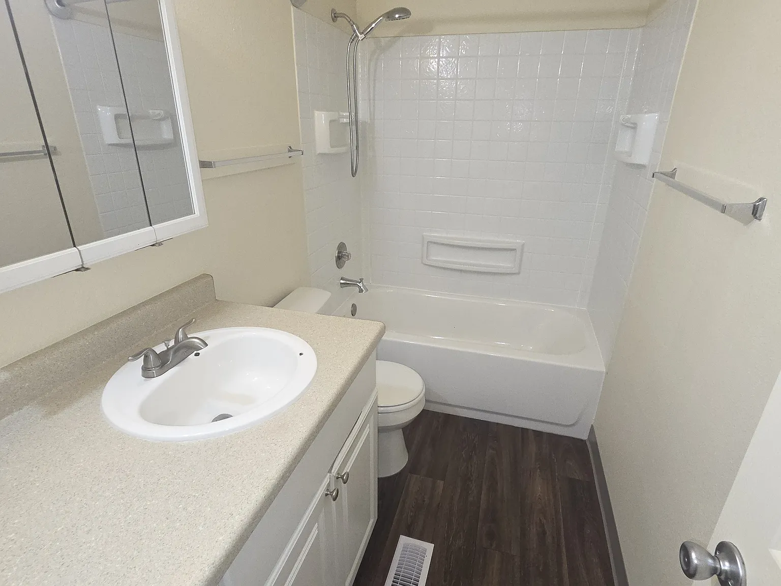 2 bed, 1.5 bath, 825 sqft, $1,600 — Photo 3