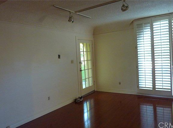 5th image of 3489 Ashwood Ave