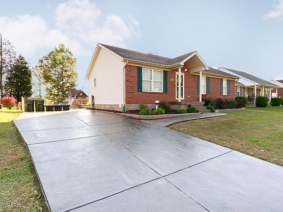 2nd image of 538 River Oaks Dr