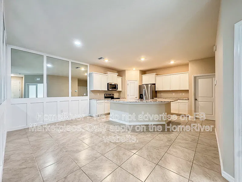 3 bed, 2.0 bath, 1587 sqft, $1,995 — Photo 2