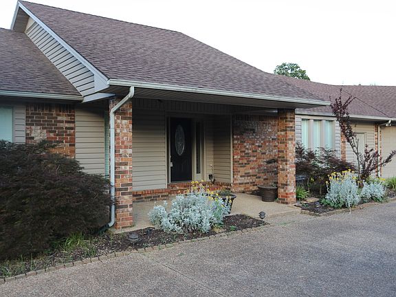 3rd image of 404 Hilltop Dr