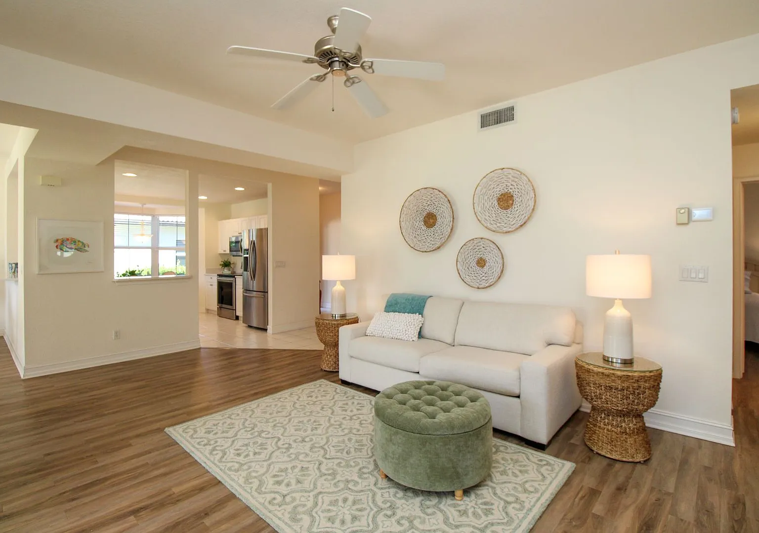 Furnished Seasonal Rental Diamond Lake 2+Den Available — Photo 1
